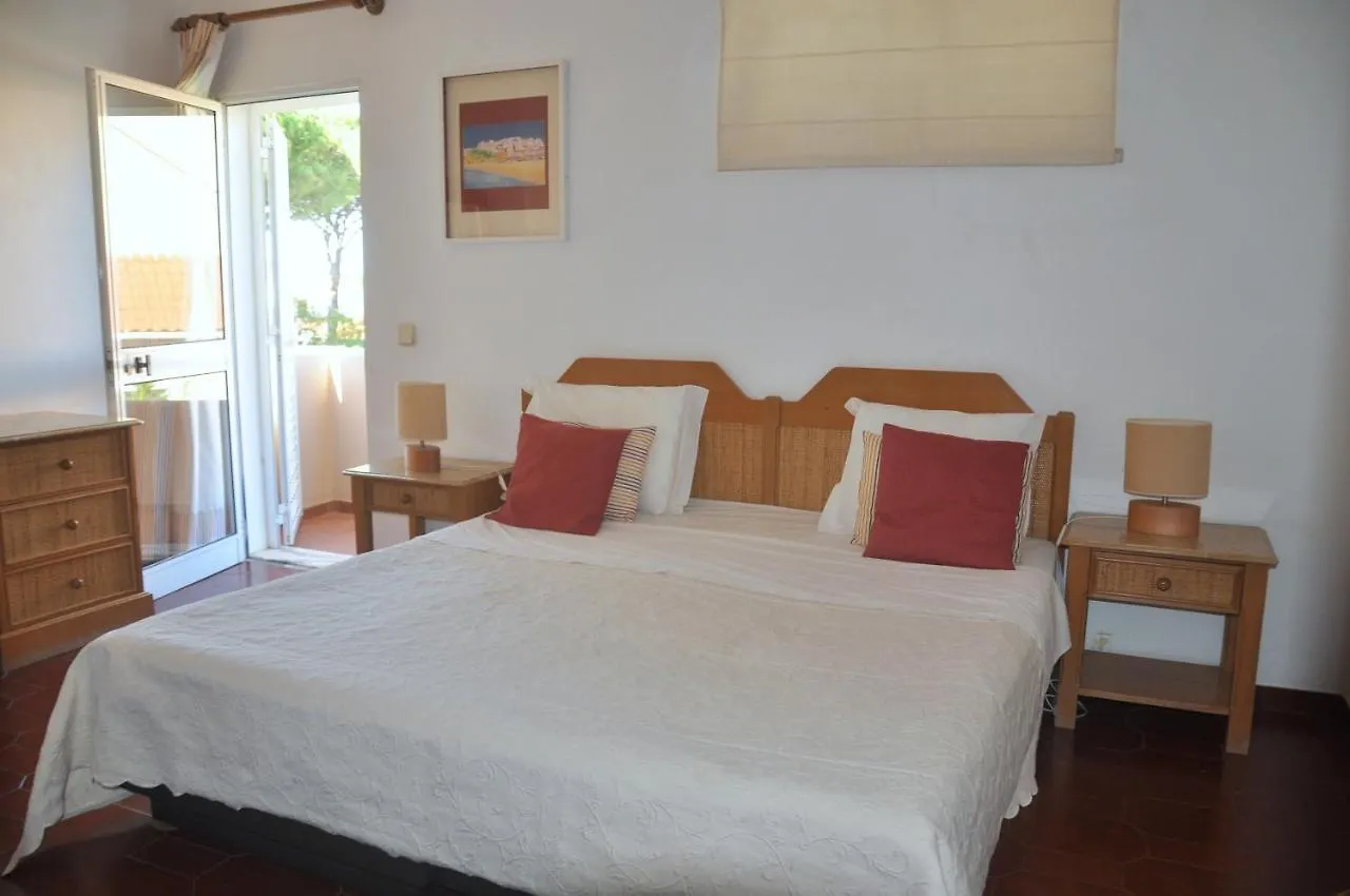 Comfortable And Well Equipped Terrace Villa With Private Pool And Air Conditioni Quarteira