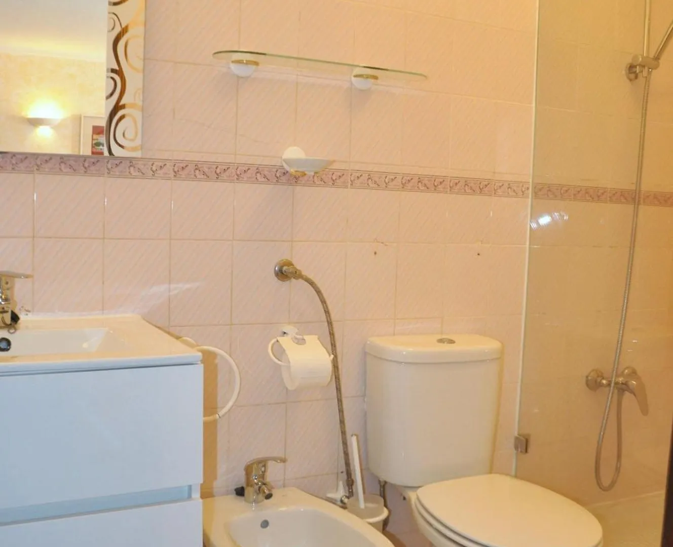 Comfortable And Well Equipped Terrace Villa With Private Pool And Air Conditioni Quarteira